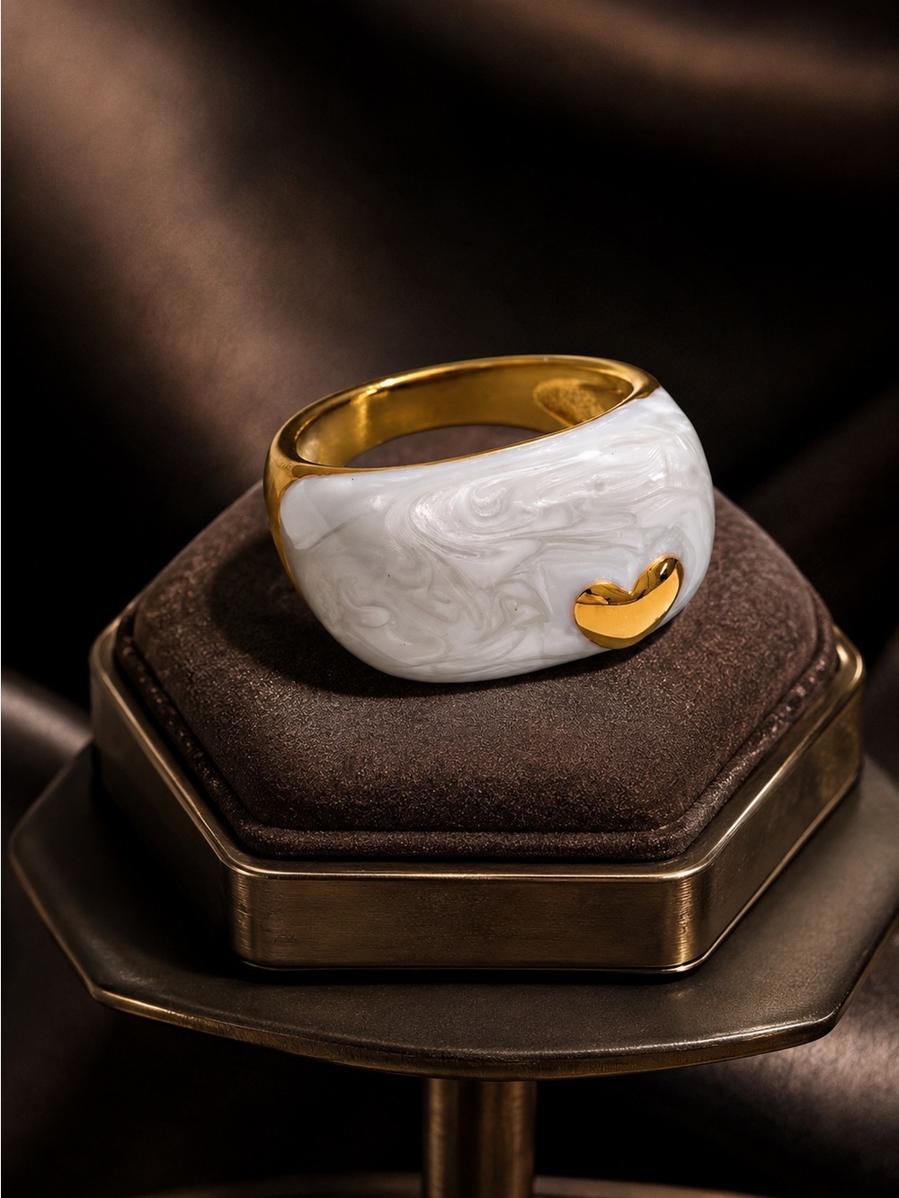 18K gold plated White Marbled Dome Ring with Gold Heart - Picture 4 of 9
